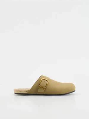 Reserved - Mule z klamrami - beżowy