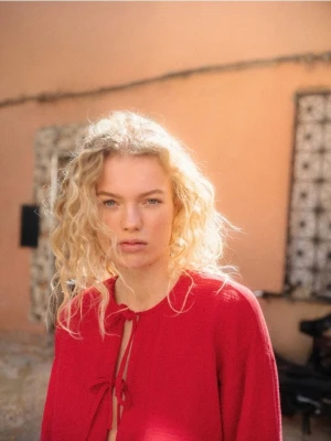 Reserved - Muślinowa bluzka z wiązaniami - czerwony