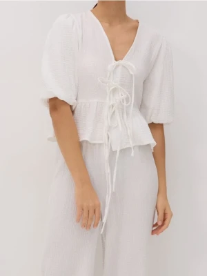 Zdjęcie produktu Reserved - Muślinowa bluzka z wiązaniem - biały