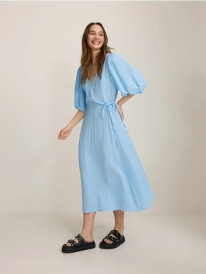 Reserved - Muślinowa sukienka midi - jasnoniebieski