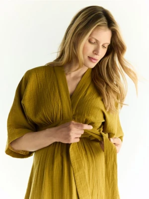 Reserved - Muślinowa sukienka midi - oliwkowy