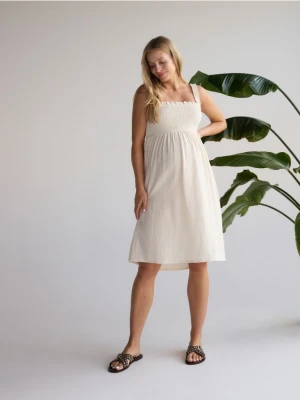 Reserved - Muślinowa sukienka na ramiączkach - złamana biel