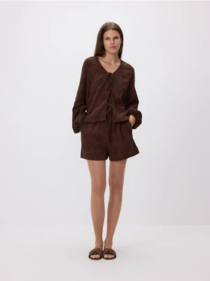 Reserved - Muślinowe szorty ze wzorem - ciemnobrązowy