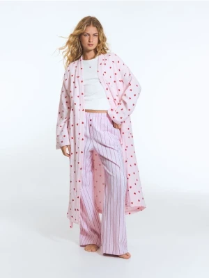 Reserved - Muślinowy szlafrok w serca - pastelowy róż