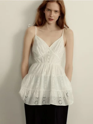 Reserved - Narzutka plażowa z ażurowym wzorem - biały