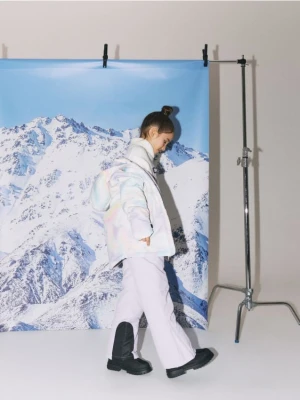 Reserved - Ocieplana kurtka z kapturem - wielobarwny