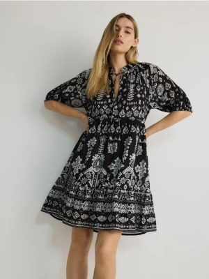 Reserved - Oversizowa sukienka z bawełny - biały