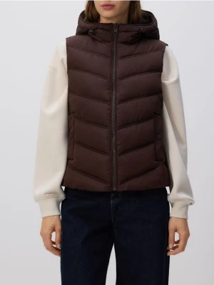 Reserved - Pikowana kamizelka z kapturem - ciemnobrązowy