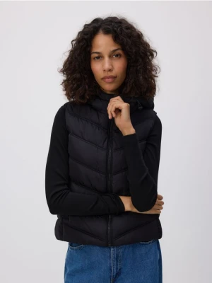 Reserved - Pikowana kamizelka z kapturem - czarny