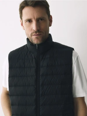 Reserved - Pikowana kamizelka z naturalnym puchem - czarny