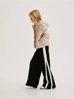 Reserved - Pikowana kurtka z kapturem - beżowy