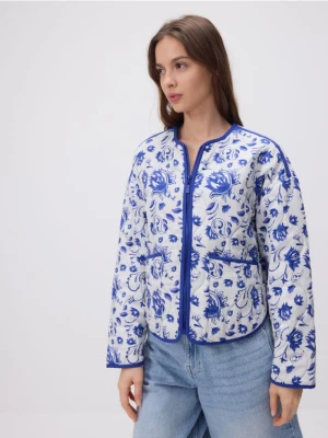 Reserved - Pikowana kurtka z nadrukiem - granatowy