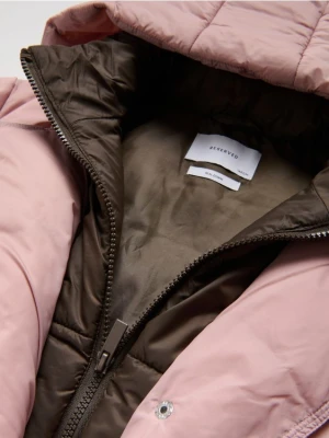 Reserved - Pikowana kurtka z puchowym wypełnieniem - różowy