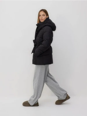 Reserved - Pikowana kurtka z wiązaniem - czarny