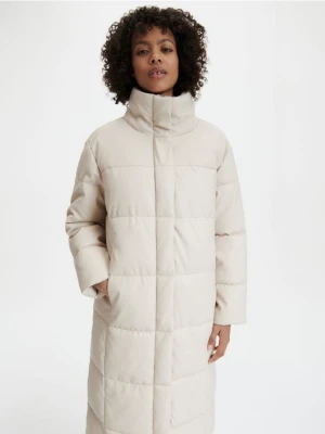 Reserved - Pikowany płaszcz - kremowy