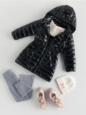 Reserved - Pikowany płaszcz z połyskiem - czarny