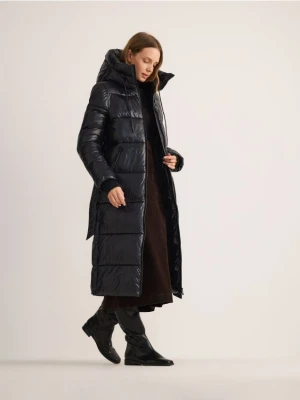 Reserved - Pikowany płaszcz z wiązaniem - czarny