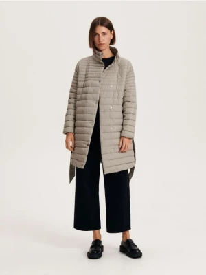 Reserved - Pikowany płaszcz z wiązaniem - jasnoszary