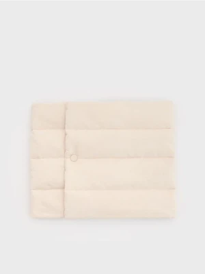 Reserved - Pikowany szalik z zapięciem - złamana biel