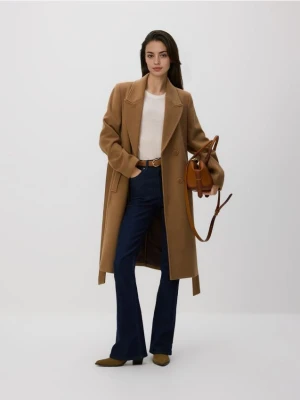 Reserved - Płaszcz z wiązanym paskiem - beżowy