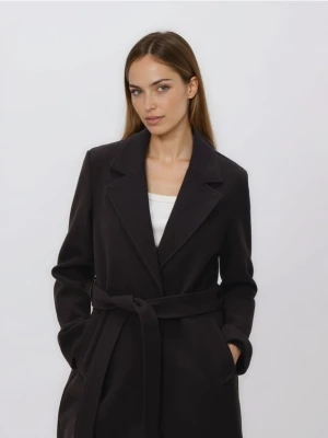 Reserved - Płaszcz z wiązanym paskiem - ciemnobrązowy