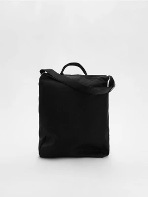 Reserved - Plecak z metalicznym połyskiem - czarny