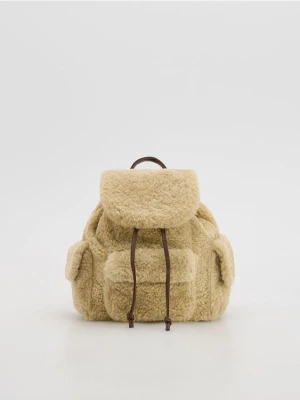 Reserved - Plecak ze sztucznego baranka - beżowy