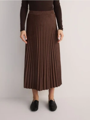 Reserved - Plisowana spódnica z imitacji zamszu - brązowy
