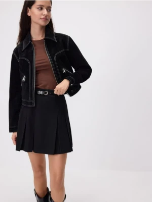 Reserved - Plisowana spódnica z paskiem - czarny