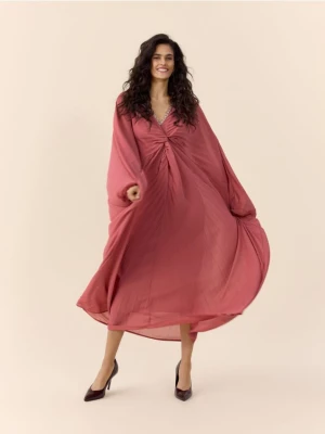 Reserved - Plisowana sukienka kimono - różowy