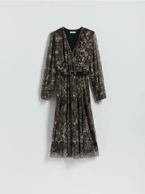 Reserved - Plisowana sukienka z paskiem - wielobarwny