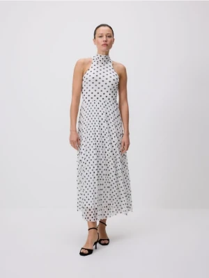 Reserved - Plisowana sukienka z wiązaniem - biały