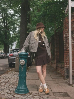 Reserved - Plisowane spódnico-szorty - ciemnobrązowy