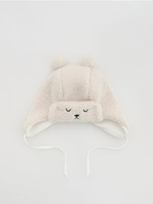 Reserved - Pluszowa czapka z uszami - złamana biel