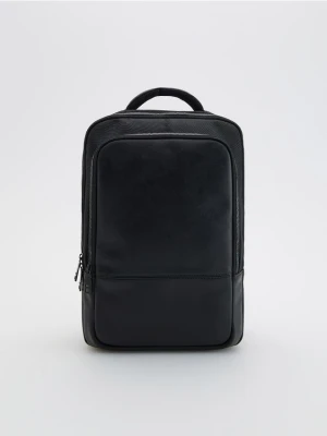 Reserved - Pojemny plecak z uchywtem - czarny