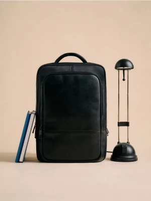 Reserved - Pojemny plecak z uchywtem - czarny