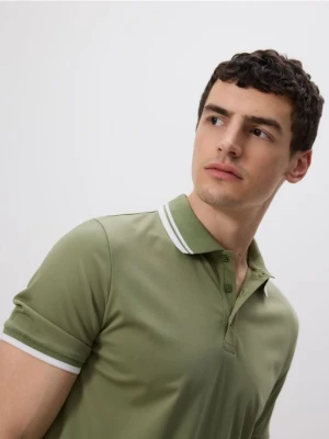 Reserved - Polo regular fit z wiskozą - jasnozielony