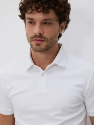 Reserved - Polo slim z bawełny pima - złamana biel