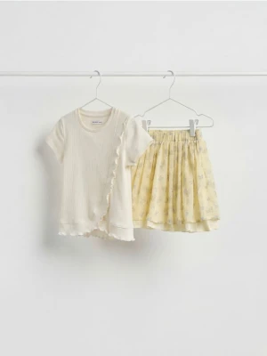 Reserved - Prążkowana bluzka z falbanką - kremowy