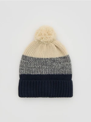 Reserved - Prążkowana czapka z pomponem - wielobarwny