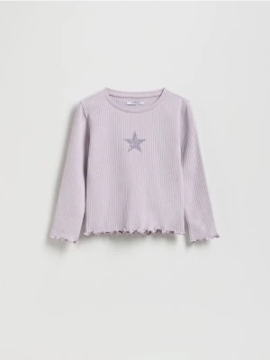 Reserved - Prążkowana koszulka z nadrukiem - lawendowy