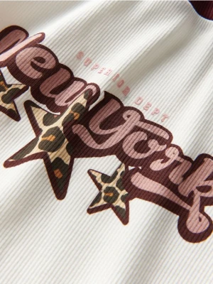 Reserved - Prążkowana koszulka z napisem - ciemnobrązowy