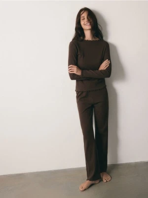 Reserved - Prążkowana piżama dwuczęściowa - brązowy