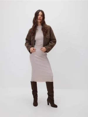 Reserved - Prążkowana sukienka z wiskozą - beżowy
