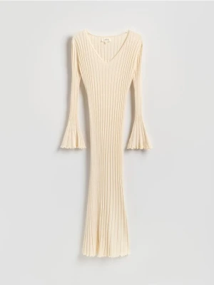 Reserved - Prążkowana sukienka z wiskozy - beżowy