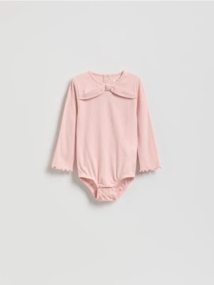 Reserved - Prążkowane body z aplikacją - pastelowy róż