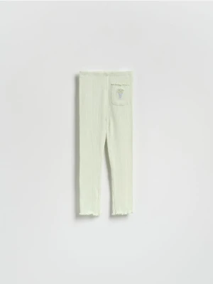 Reserved - Prążkowane legginsy z naszywką - jasnozielony