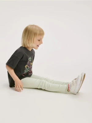 Reserved - Prążkowane legginsy z naszywką - jasnozielony