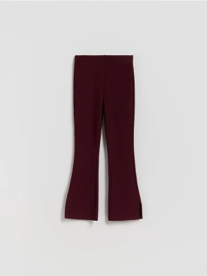 Zdjęcie produktu Reserved - Prążkowane spodnie flare - mahoniowy