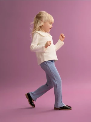 Reserved - Prążkowane spodnie flare - niebieski